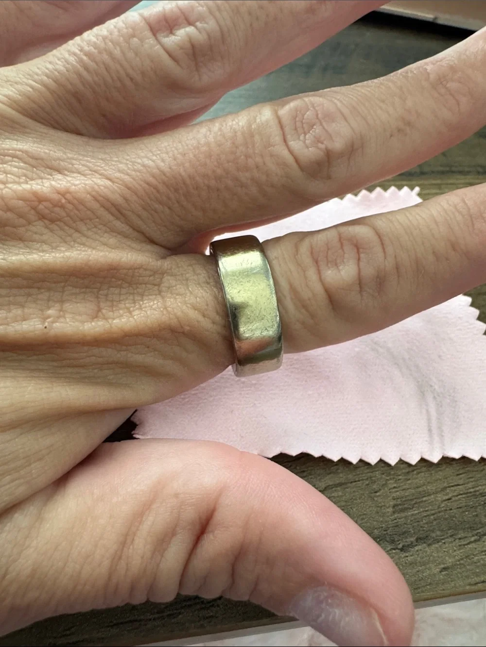 EUC Oura ring, size 9.